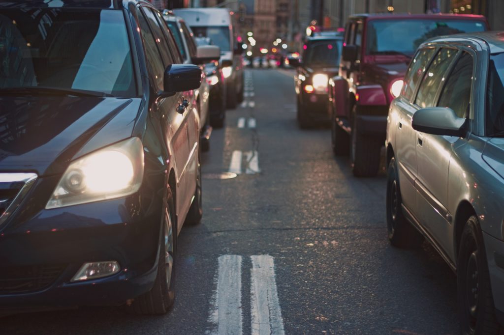 Helsingis hakatakse järsult autosõitu piirama: tõusevad parkimistasud ja tulevad teemaksud