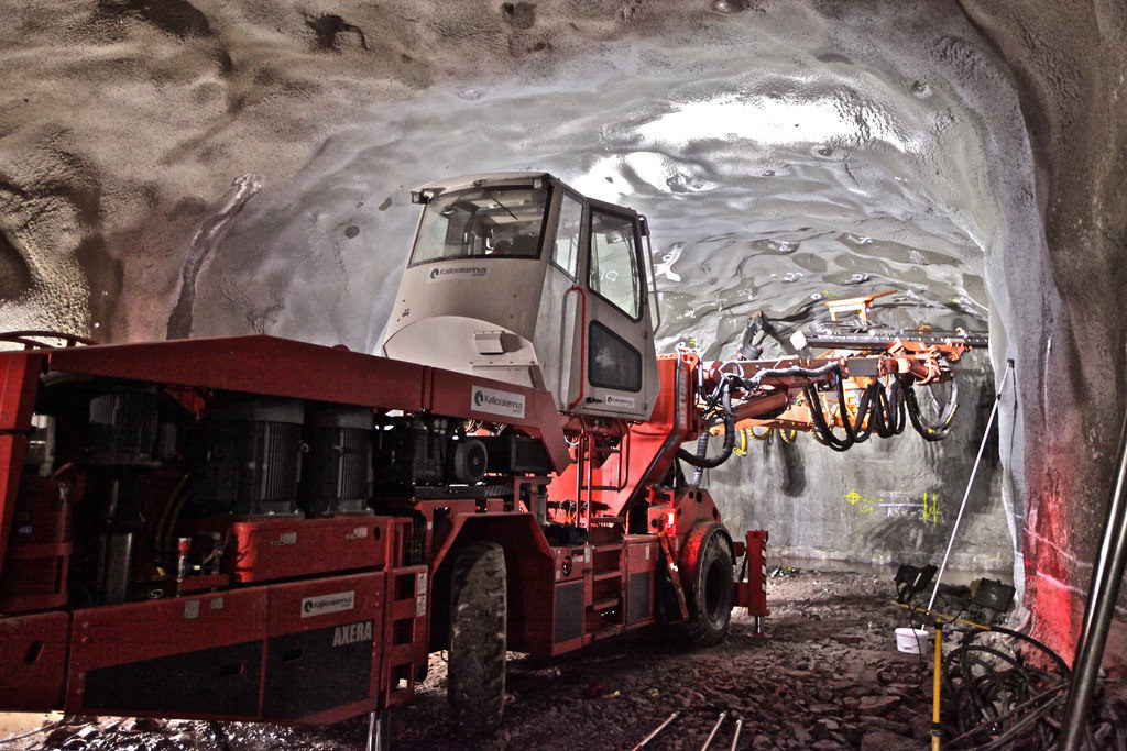 Länsimetro teine etapp hilineb