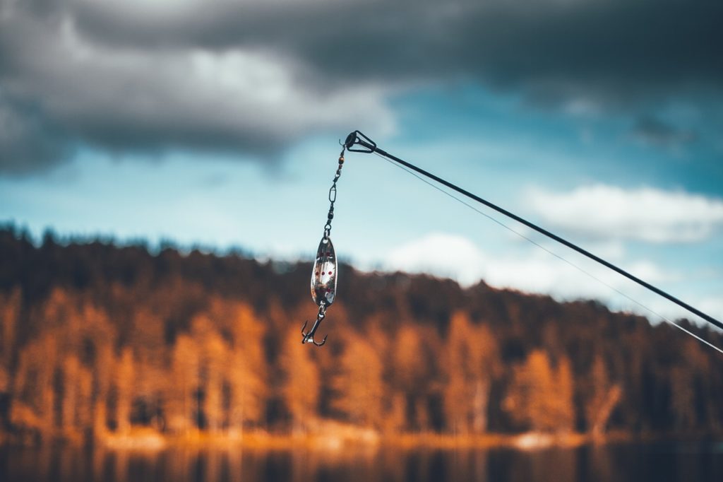 Tampere mees püüdis 7,5 kg forelli enda leiutatud landiga