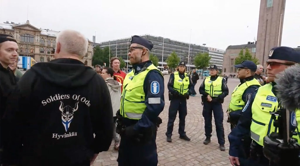 Soome rahvuslased avaldasid Rautatientoril meelt, politsei võttis asja rahulikult