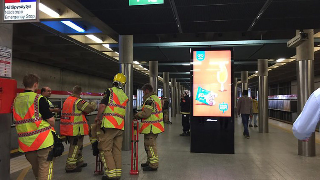 Helsingis jäi 300 inimest metroorongi kinni