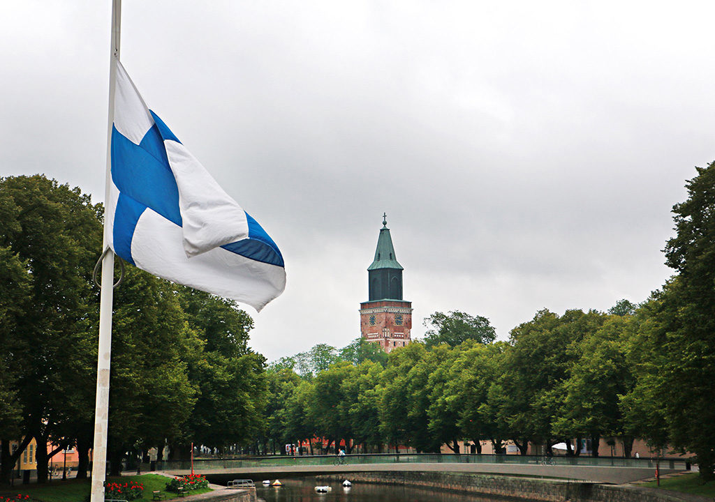 Soomes heisatakse täna leinalipud