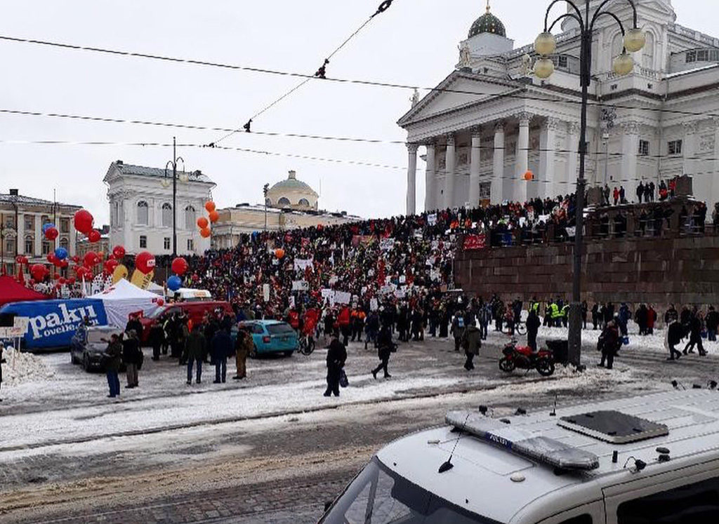 Helsingis oli täna töötute toetuseks massimeeleavaldus