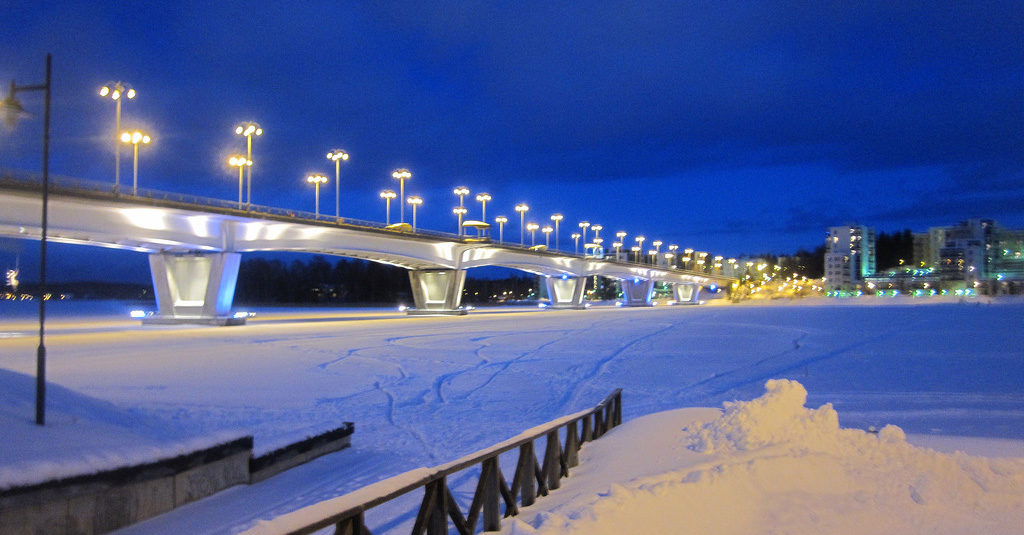 Erakordne juhtum Jyväskyläs: naine kukkus 15 m kõrguselt sillalt alla järve jääle