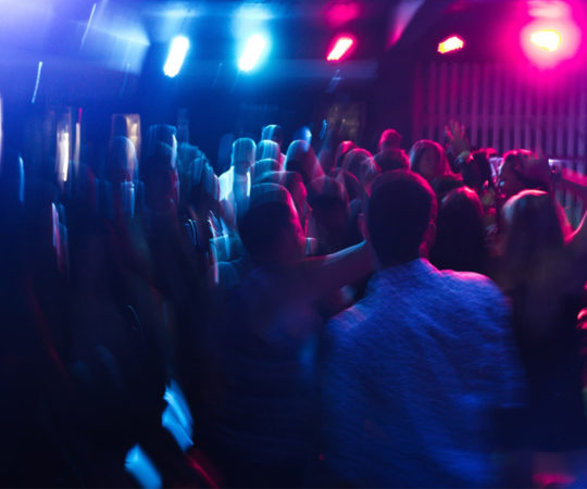 PILTUUDIS: Brasiilia mees läks firmapeaole omamoodi kostüümis, aga lasti pärast seda lahti