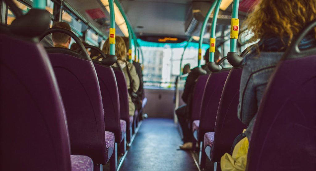 Bussijuht jättis lapse peatusse, kuna laps pakkus pileti eest raha, aga koroona tõttu juhid raha vastu võtta ei tohi