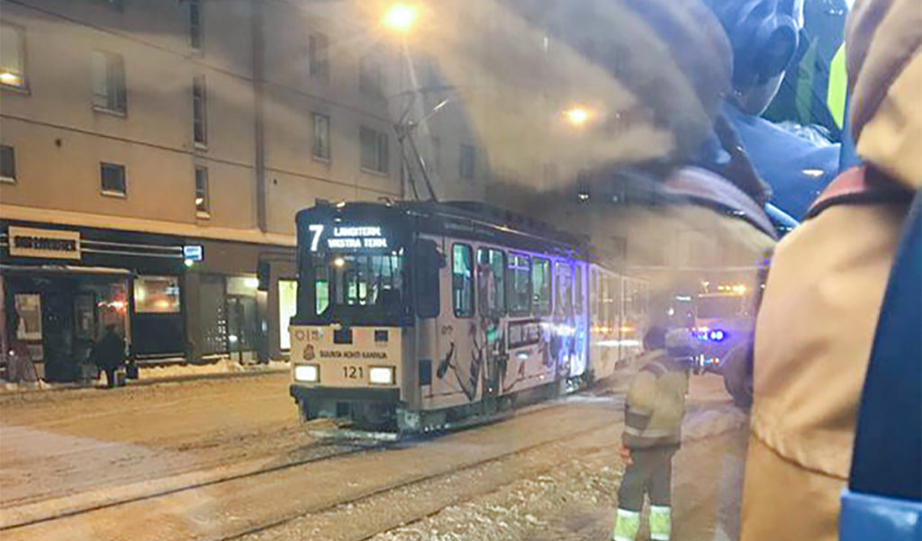 Helsingis sõitis tramm libedaga rööbastelt välja