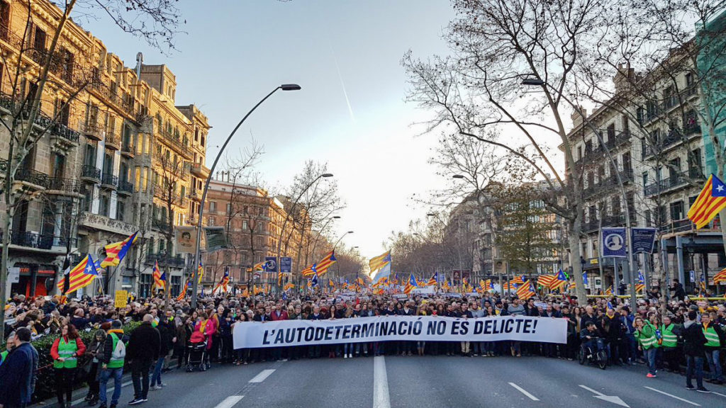 Barcelonas marssisid täna sajad tuhanded Kataloonia iseseisvuse kaitseks