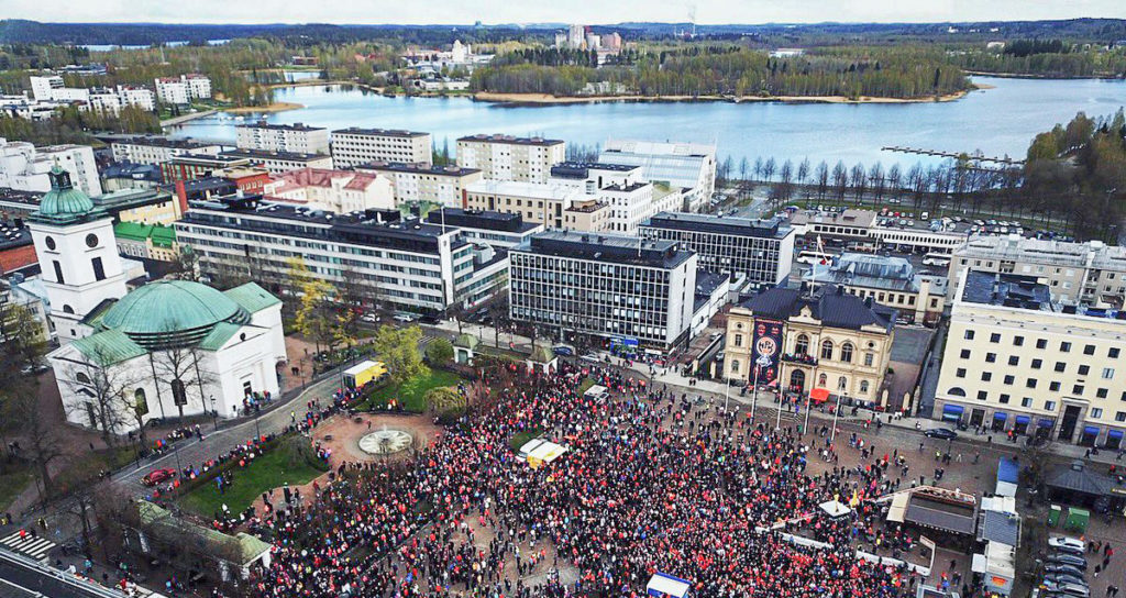 Hämeenlinna kogunes ligi 3000 inimest kohaliku hokimeeskonna võitu tähistama