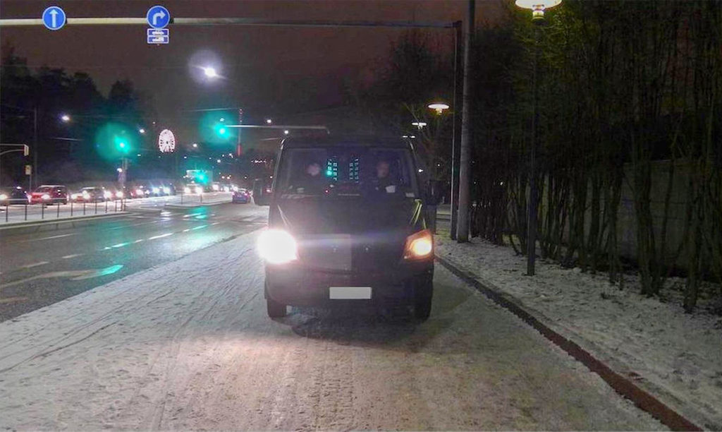 Helsingi naine tegi foto jalgrattateele pargitud politseiautost – viidi arestimajja, politseinikke vastutusele ei võetud