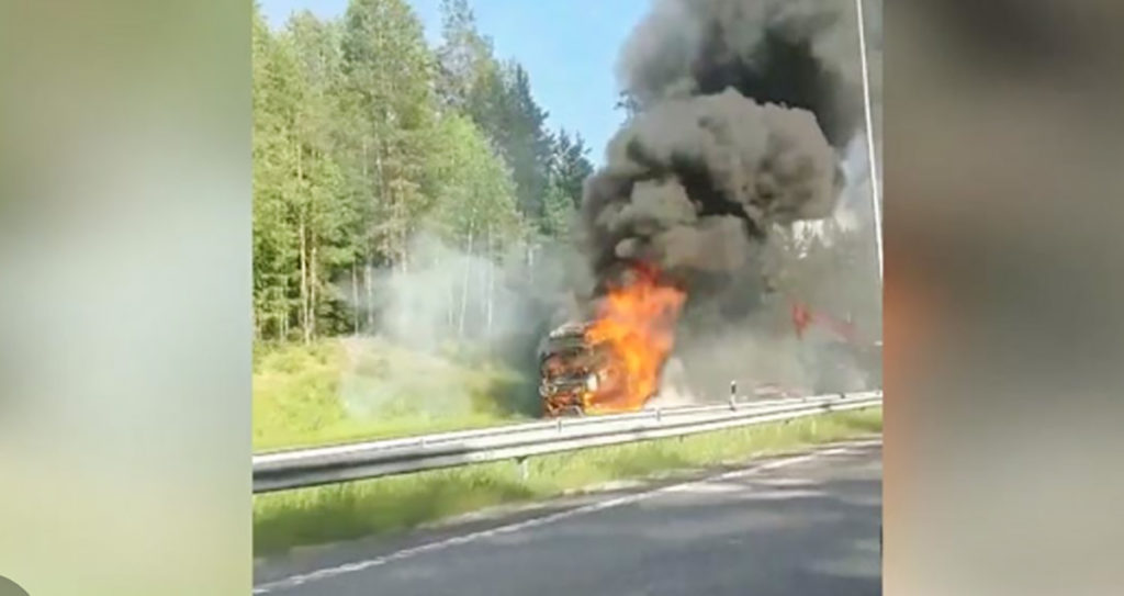 KUUM: Soomes süttis tee peal veoauto, liiklus suletud Turu suunas