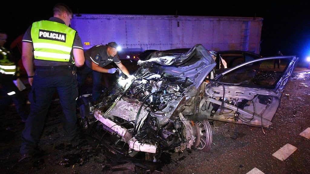 Leedus raskesse autoõnnetusse sattunud Soome pere lapsed on jätkuvalt haiglas, õnnetuse põhjustas väsimus