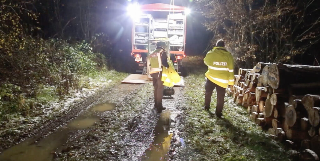 Saksamaal leiti metsa alt naise lagunenud surnukeha. Lähedalt leiti Soome isikutunnistus (lisatud video)