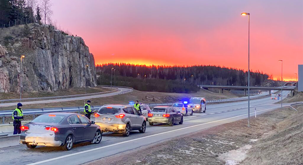 Soome politsei tegi Uusimaa piiril alusetuid trahve, lisaks pole selge, kas politsei võib sekkuda kogunemiste puhul