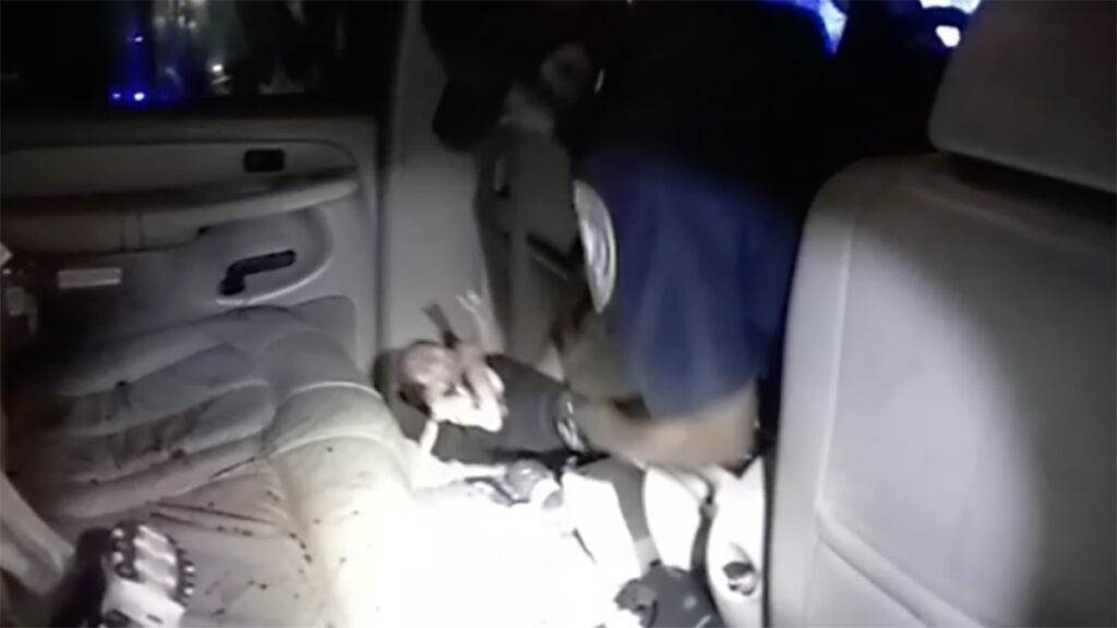 VIDEO: Naine sünnitas avarii teinud autos, aga laps kadus istme alla ära