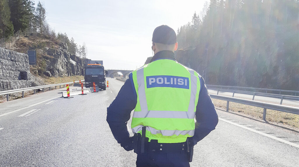 Politsei sulges Vantaal tänavaid – käimas oli ühe auto tagaajamine