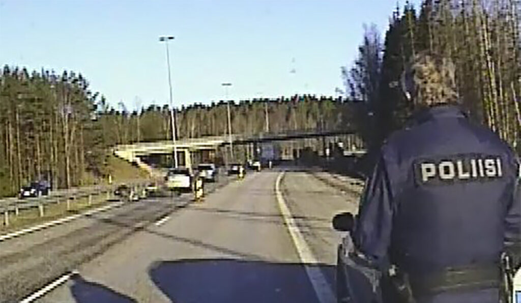 Soome politsei mainis ära eesti juhi, kes sõitis 60 km/h alas kiirusega 111 km/h