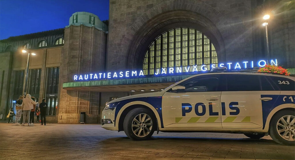 Politsei ajas Helsingis laiali koroonapiirangute-vastase meeleavalduse