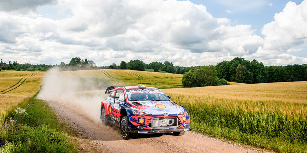 Lõuna-Eesti rallit juhib eestlane Tänak, soomlane Rovanperä ei jää kaugele maha