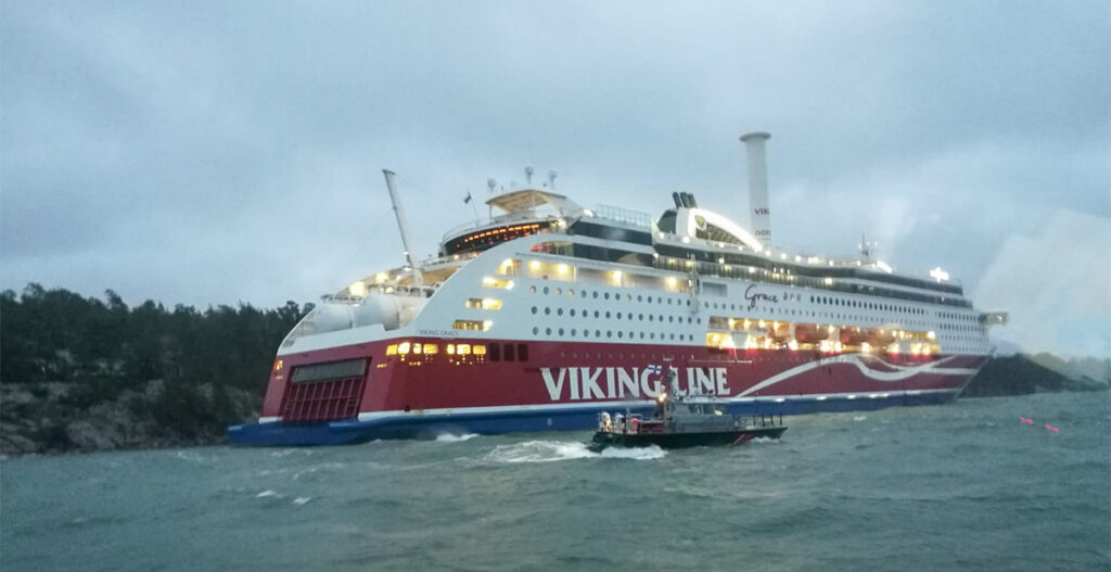 Viking Grace’i reisijate evakueerimiseks ollakse valmis, kui kapten loa annab