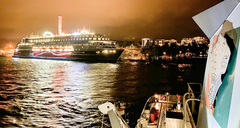 Värske info karile sõitnud reisilaeva Viking Grace kohta: reisijad evakueeritakse laevalt hommikul