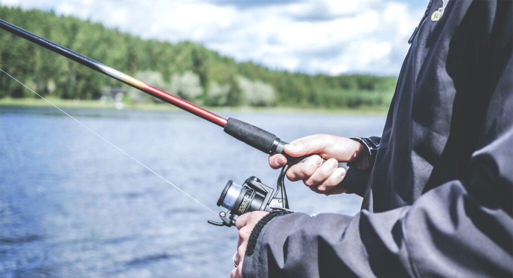 Soome IT-boss jättis uue Volvo metsatee äärde ja kadus – hiljem jäi ühe kalamehe õngenööri külge tükike peanahka: mis pereisaga juhtus?