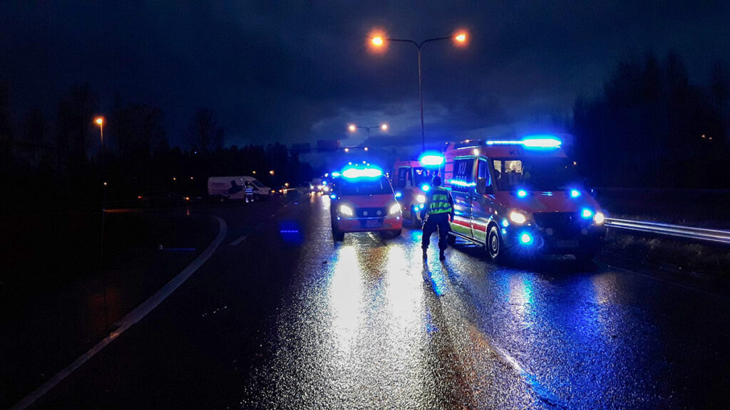 Soomes oli raske avarii, õnnetusse sattusid kolm rekkat