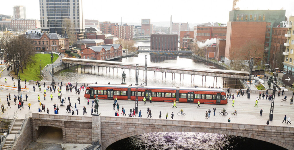 PILTUUDIS: Tampere tramm tegi esimesed testsõidud