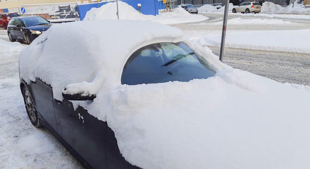 PILTUUDIS: Politsei peatas Helsingis omamoodi iglu-auto