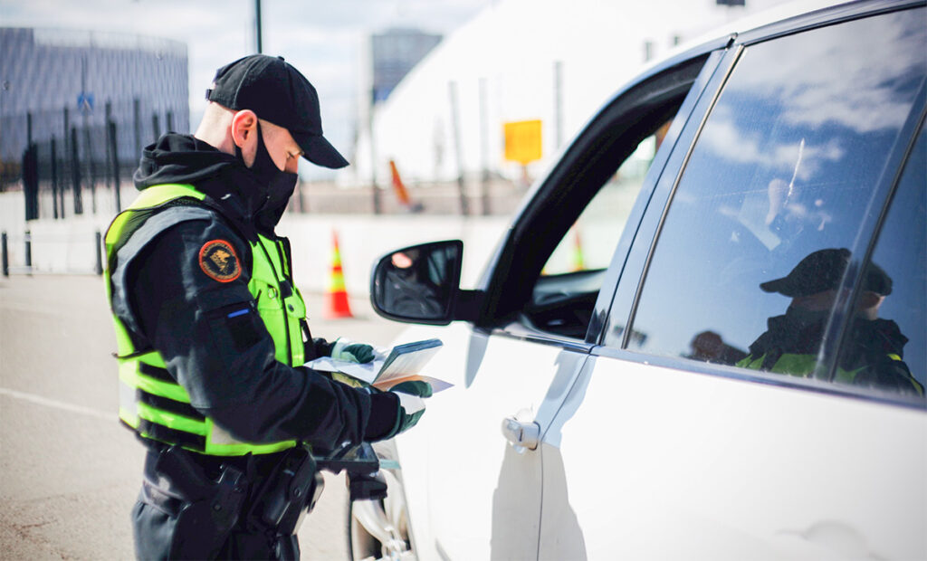 Soome terviseameti esindaja peab valitsuse uut piiriületuse mudelit ebareaalseks – jalgpalli EM näitas ära, et süsteem ei toimi