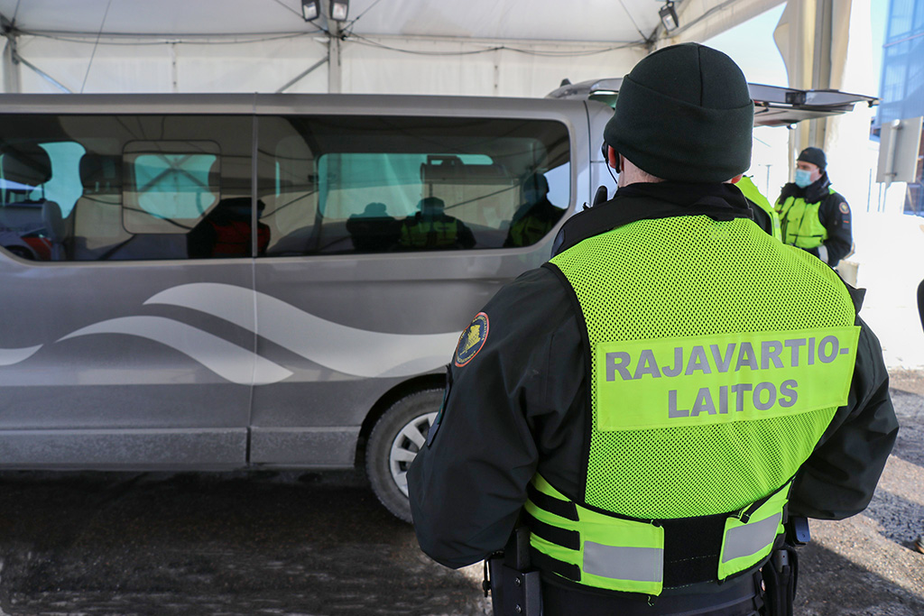 Karm kord Soome piiril jätkub, Helsingi sadamast saadeti nädala jooksul Eestisse tagasi 52 isikut