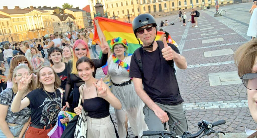 Mis on juhtunud põlissoomlaste juhiga? Poseeris koos kliimasõdalaste ja Pride-lipuga