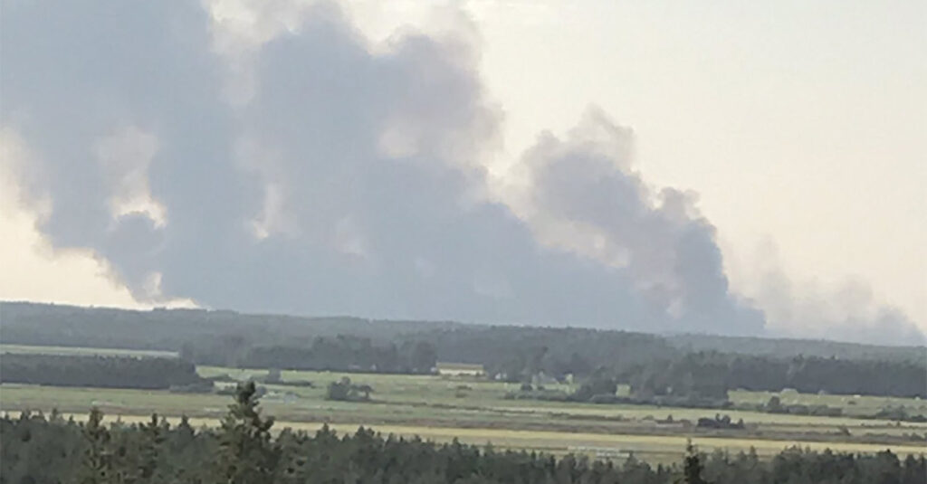 KUUM: Soomes väljus metsapõleng kontrolli alt, tules üle 100 hektari metsa, inimesi evakueeritakse