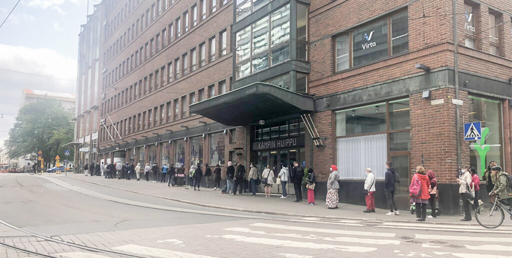 Inimesed seisid täna Helsingis järjekorras Nordea panga ukse taga – mis toimus?