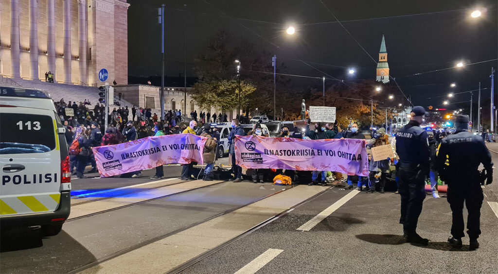 Politsei võttis Helsingis kinni 76 inimest, kliimasõdalaste meeleavaldus on lõppemas