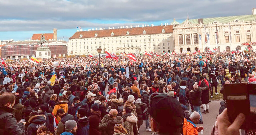 Viinis kogunes ligi 35 000 inimest suurele riigi lukkupaneku ja sundvaktsineerimise-vastasele meeleavaldusele