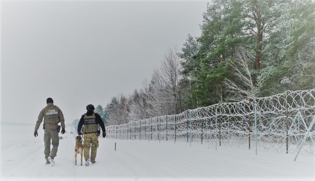 Poola piirivalve tõrjus 121 migranti