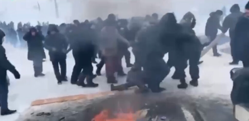 VIDEO: Kasahstanis on päris kodusõda lahti, haavatuid ei jäeta lahinguväljale surema