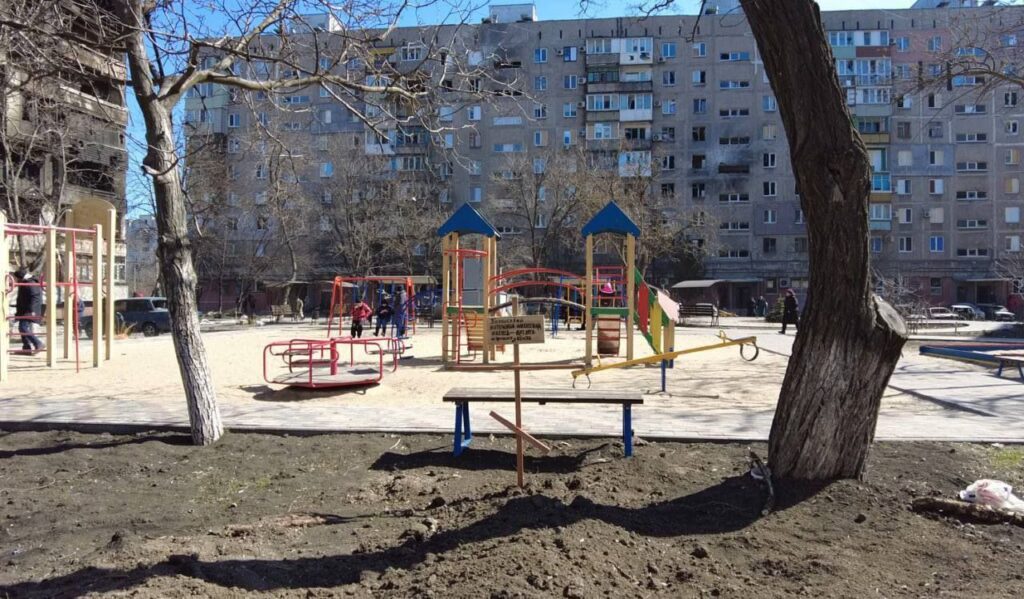 PILDID: Mariupolis on inimesed maetud elumajade vahele