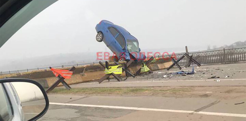 PILTUUDIS: Naine üritas autoga sõita Odessas läbi tankitõkete