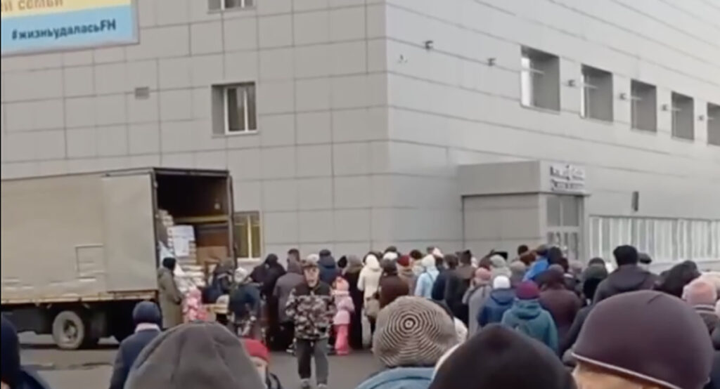 VIDEO: Venemaal ootavad inimesed tunde järjekorras, et osta suhkrut