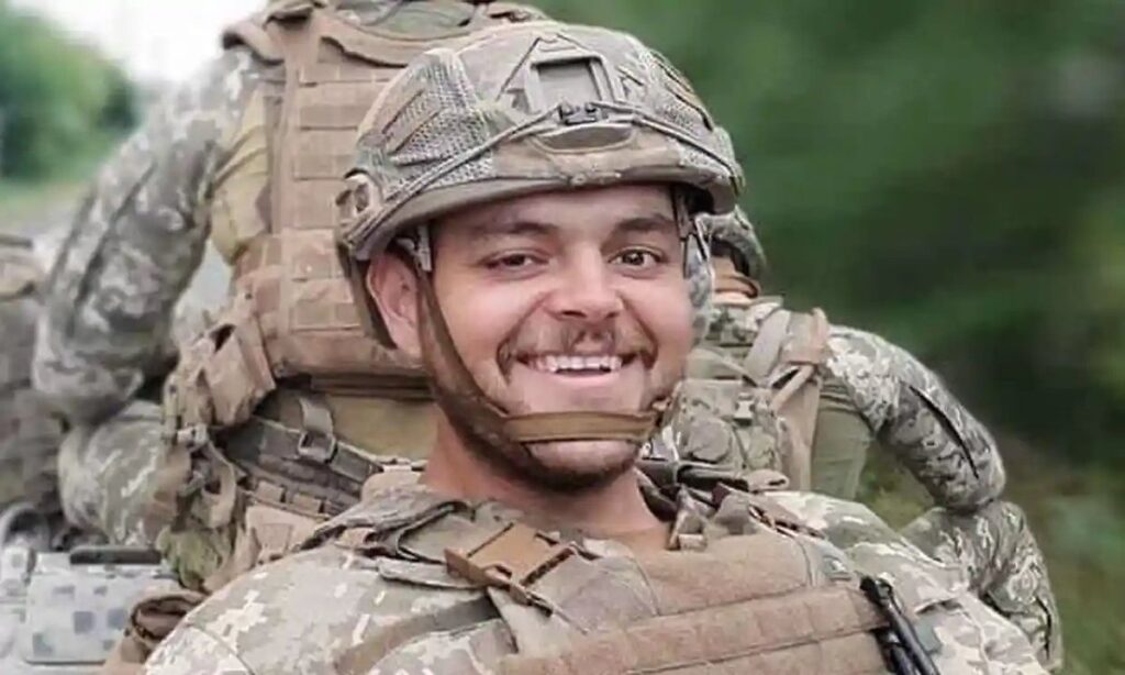 Ukraina vägedes Mariupolis võidelnud Briti kodanik langes koos kaasvõitlejatega Vene vägede kätte vangi – tema vanemad paluvad Putinilt armu