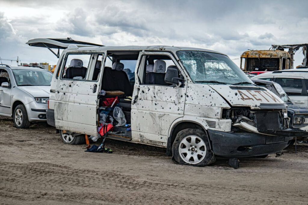 PILDID: Läbi tulistatud kerega autode surnuaed Ukrainas