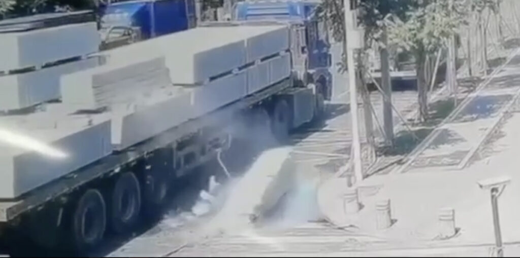 VIDEO: Õnnetu õnnetus Hiinas (NB! Nõrganärvilistele mittesoovitav)