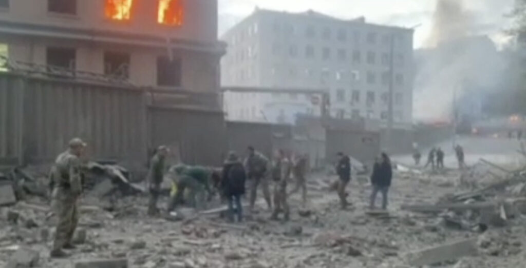 VIDEO: Kiievis rünnati relvatehast