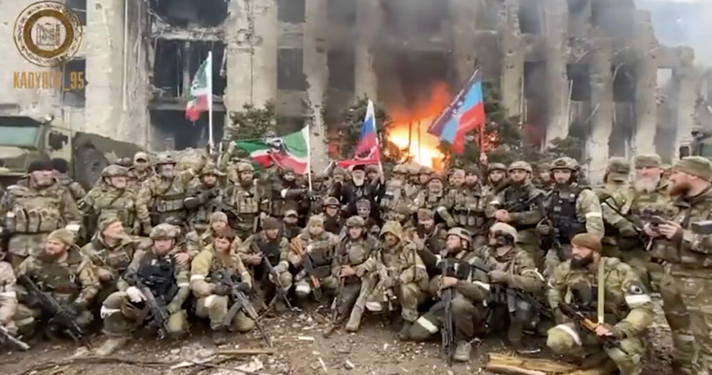 VIDEO: Kadõrovlased kuulutasid Mariupoli „puhastatuks”