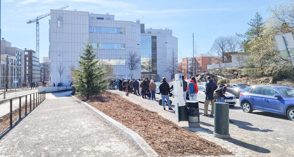 Soomlased taotlevad rekordiliselt passe: järjekorrad on üha pikemad