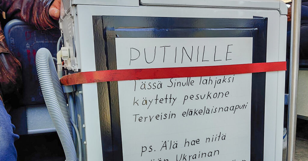 Kingitus Putinile – keegi tõi Vene saatkonna juurde Helsingis pesumasina