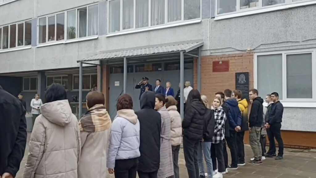 VIDEO: Venemaal muudetakse kohustuslikuks hümni kuulamine koolides