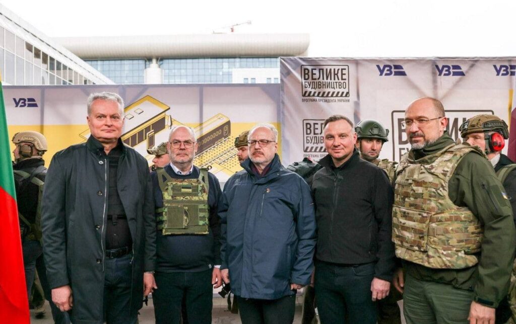 PILTUUDIS: Poola ja Balti presidendid saabusid rongiga Kiievisse